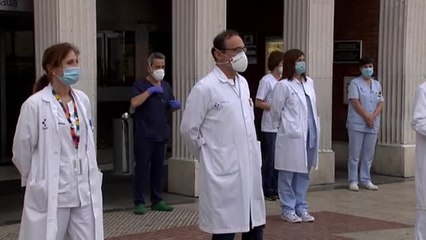 Los sanitarios homenajean a sus compañeros fallecidos