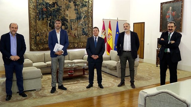 Page se reúne con miembros de Somiucam