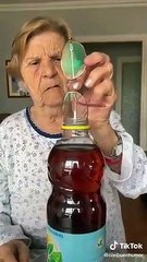 Le jeu de mains de cette mamie amuse sur Twitter