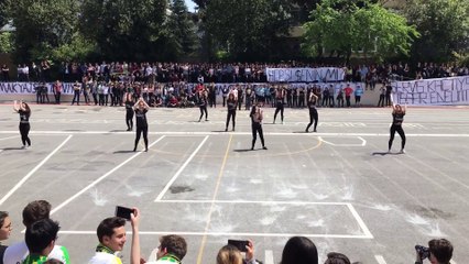 Kadıköy Anadolu Lisesi SEKSİ DANS SHOW