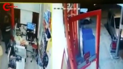 İstanbul'da kasiyer genç kadına saldırı!