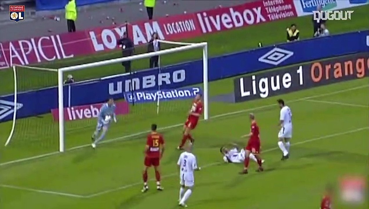 Gol surpresa de costas de Cris pelo Lyon