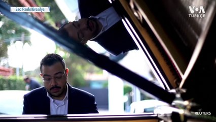 Piyanosuyla Kent Sokaklarını Dolaştı