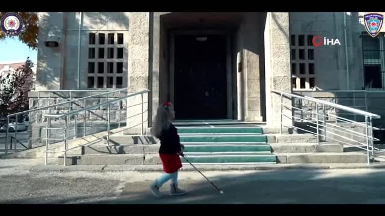 Polisten özel çocuklara özel klip