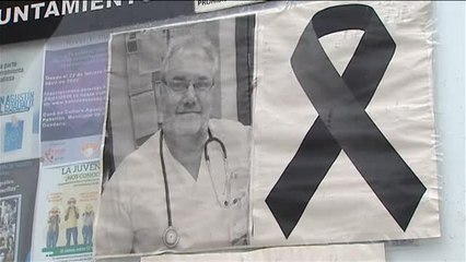 Minuto de silencio en memoria de los sanitarios fallecidos