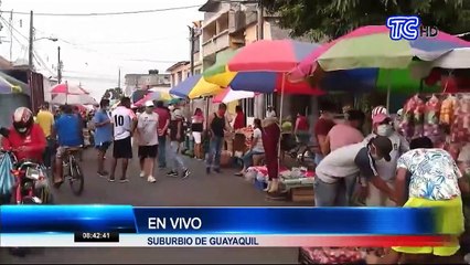 Informe desde Guayaquil: Ciudadanos no respetan el distanciamiento social en mercado informal