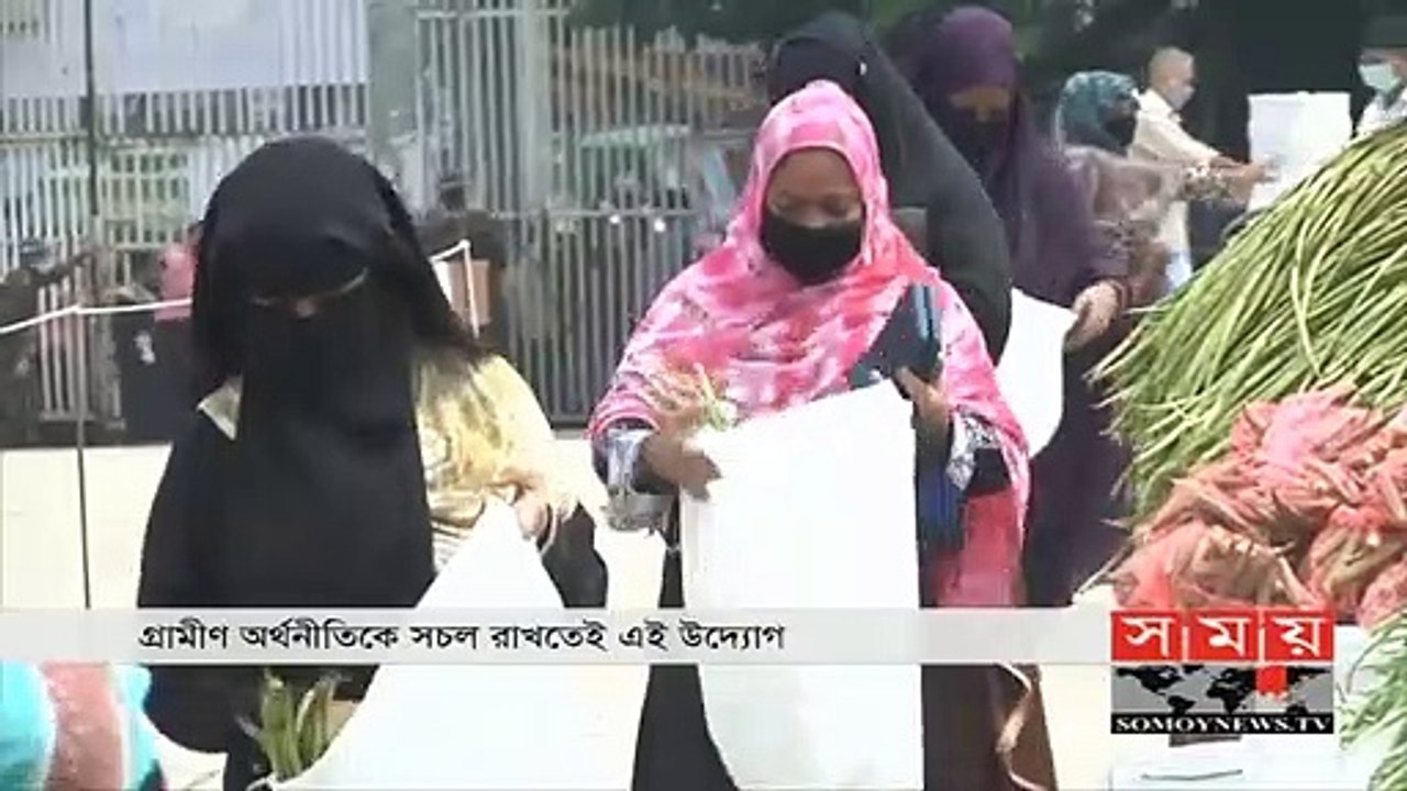 One minute market in Chittagong.