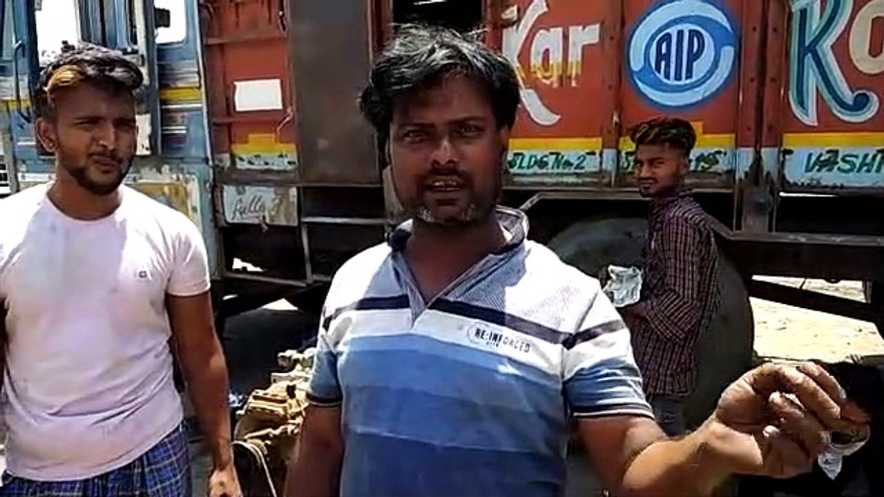 मुंबई से चले मज़दूरों को 18 घंटे के सफ़र में कोई पूछने वाला नहीं, इंदौर में मिला खाना पानी