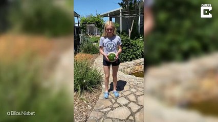 Faire tomber une pastèque entourée d'élastiques (Fail)