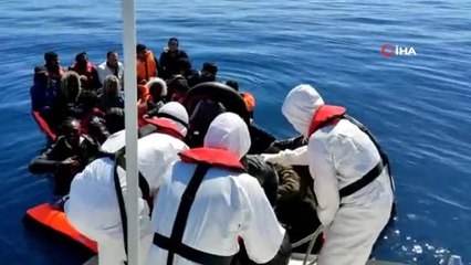 Kuşadası Körfezi'nde 30 göçmen kurtarıldı