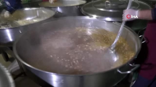 İhtiyaç sahibi vatandaşlara sıcak iftar yemeği