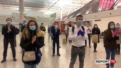 Report TV -Mbyllin me sukses misionin humanitar në Itali, mbërrijnë 30 heronjtë shqiptarë në Rinas