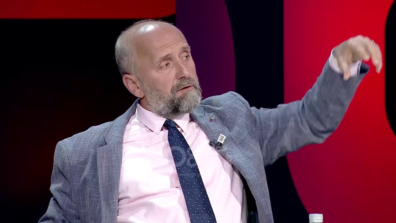 360 gradë - Dritat e satelitëve në qiell? Cako: Janë 12 satelitë-avionë që i rrinë në kokë Kinës