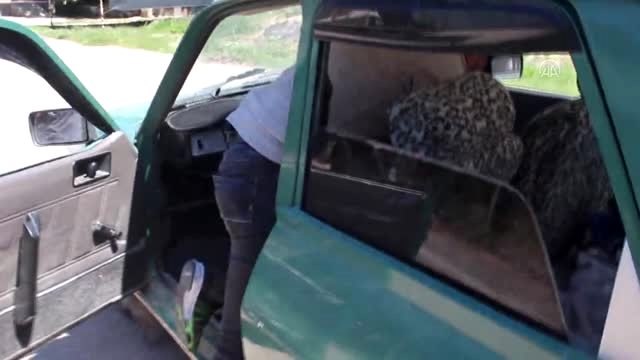 Dur ihtarına uymayan otomobilden atılan poşetten uyuşturucu çıktı