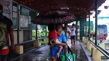 Typhon aux Philippines: le virus complique les évacuations