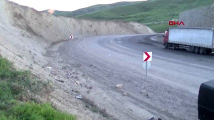 MUŞ Bariyerlere çarpan otomobil sürücüsü hayatını kaybetti