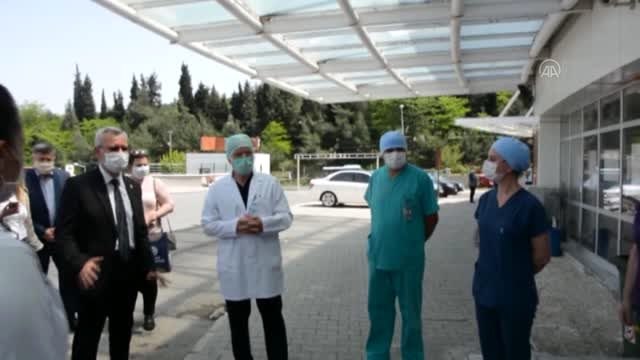 Keşan Belediye Başkanı Helvacıoğlu hemşirelere cihadiye yüzüğü hediye etti