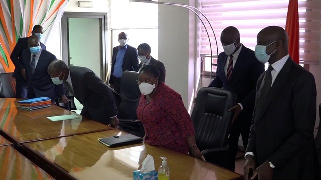 Passation de charges au Ministère de l'Enseignement Supérieur entre Dr. Albert Mabri Toikeusse et le Prof. Adama Diawara.