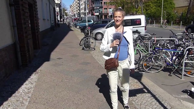 Grundgesetz zu verschenken?! Ein Spaziergang zur Volksbühne, Berlin (NMTV vor Ort)