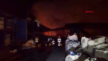 Ümraniye'de Dudullu Organize Sanayi Bölgesi'ndeki geri dönüşüm merkezinde yangın - 1