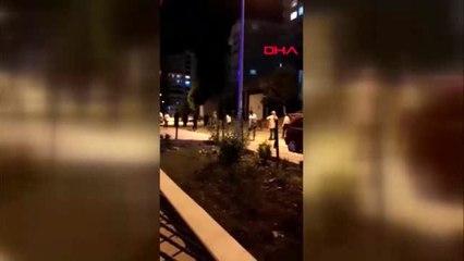 Sosyal mesafeyi ihlal edip, sokakta 'yakan top' oynadılar