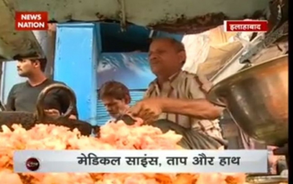 Rahasya: Allahabad street food vendor Ram Babu frying pakora with bare hands