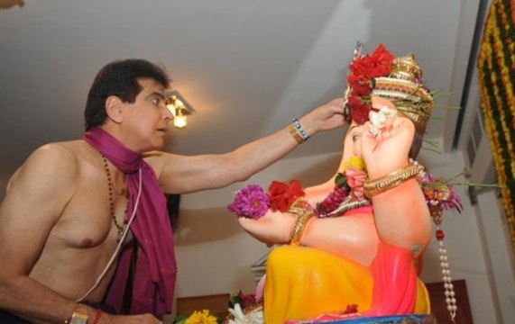Actor Jeetendra welcomes lord Ganesha