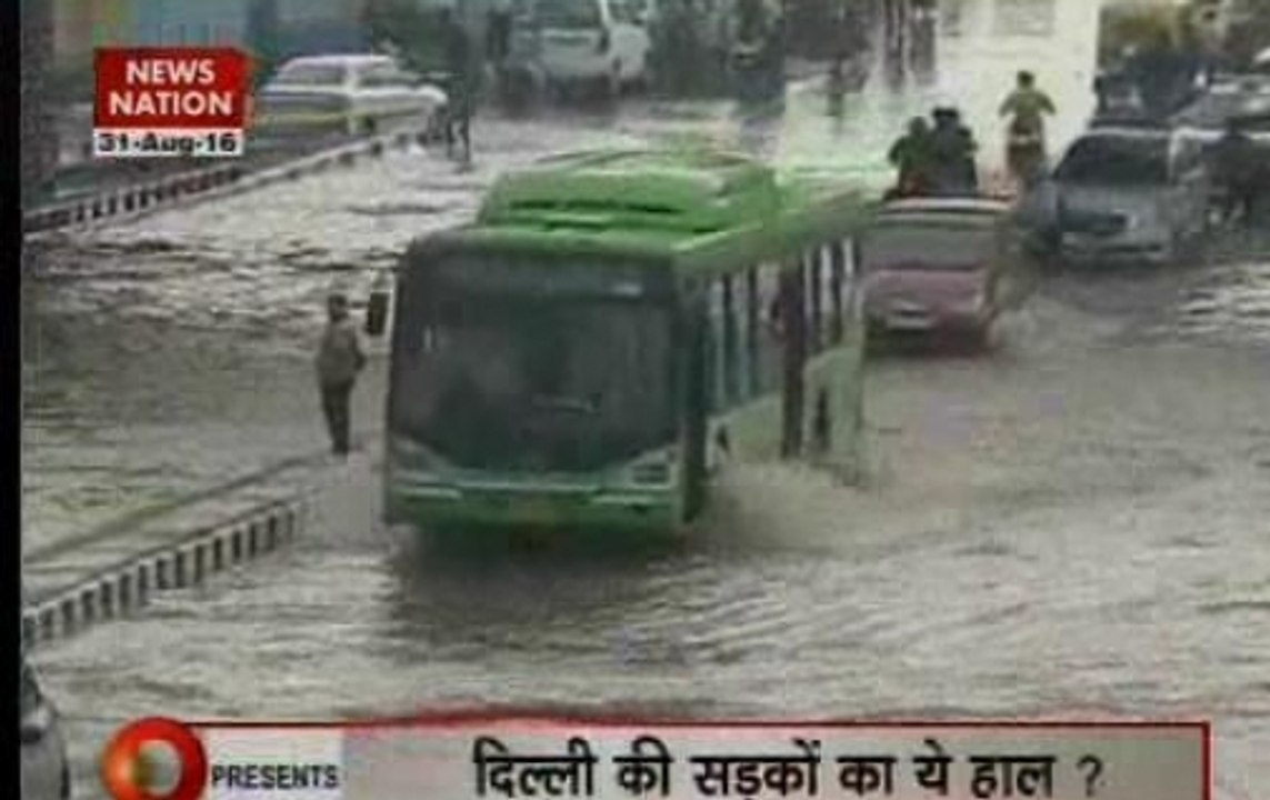 Heavy rains lash Delhi causing massive traffic jam