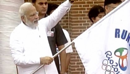 PM Modi flags off 'Run for Rio' in Delhi