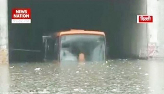 Downpour in Delhi, residents face waterlogging, traffic woes