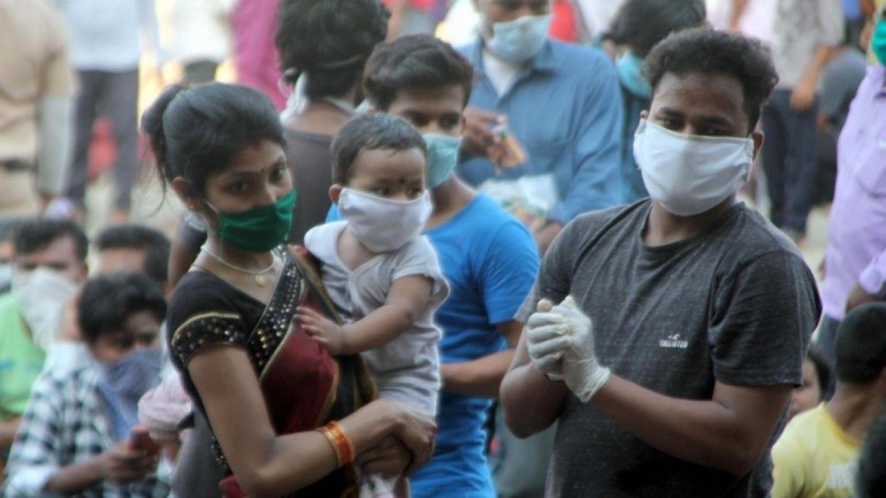 Covid-19: Centre allows states to hire buses; DU students protest online exams | 5 points