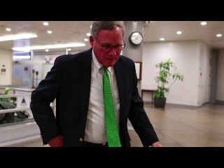 Burr steps down as head of Senate panel amid FBI probe