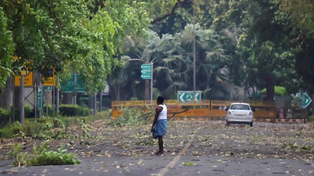 Dust storm, Hailstone in some parts of Delhi-NCR