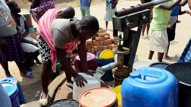 Zimbabwe water shortages add plight to multiple crises