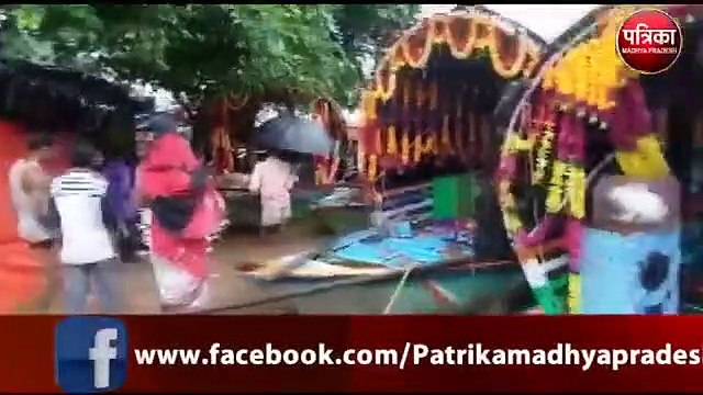 चित्रकूट में आई भीषण बाढ़ से रामघाट डूबा, खतरे के निशान से 2 फीट ऊपर बह रही मंदाकिनी नदी