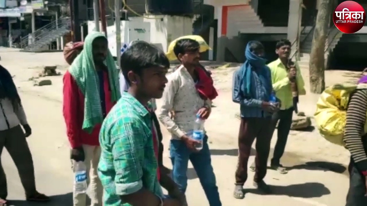 सैकड़ों मील पैदल चलकर पहुँचेंगे घर
