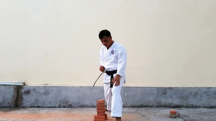 Challenge to destroy 5 tablets after 15 years of karate do