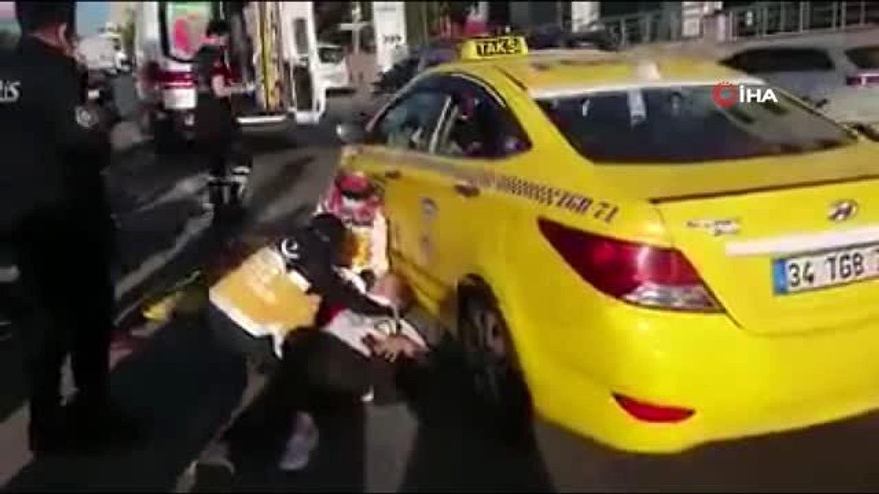 yolun karşısına geçmek isten kadına taksi çarptı