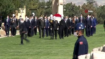 Bakan Kasapoğlu, Anıtkabir'de düzenlenen törene katıldı