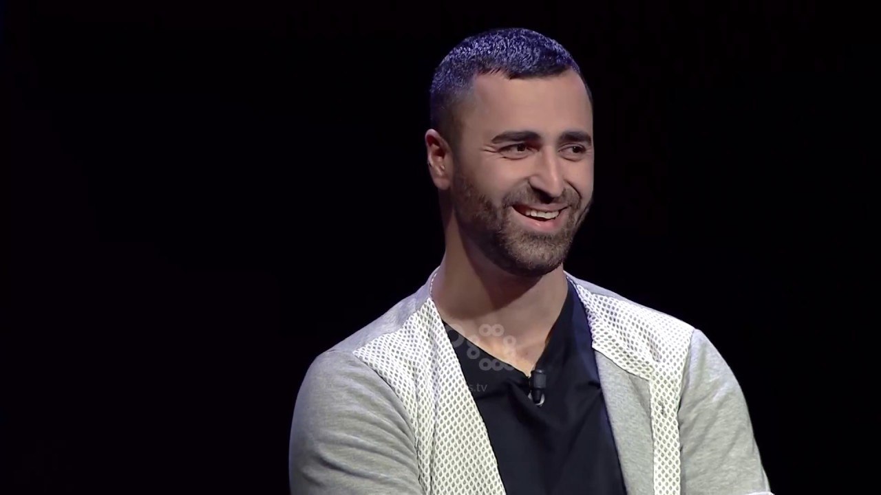 Glamour Zone - Erik Lloshi flet për bashkëshorten: ‘Jam lunatik, ajo më duron shumë’