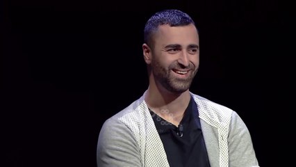 Glamour Zone - Erik Lloshi flet për bashkëshorten: ‘Jam lunatik, ajo më duron shumë’