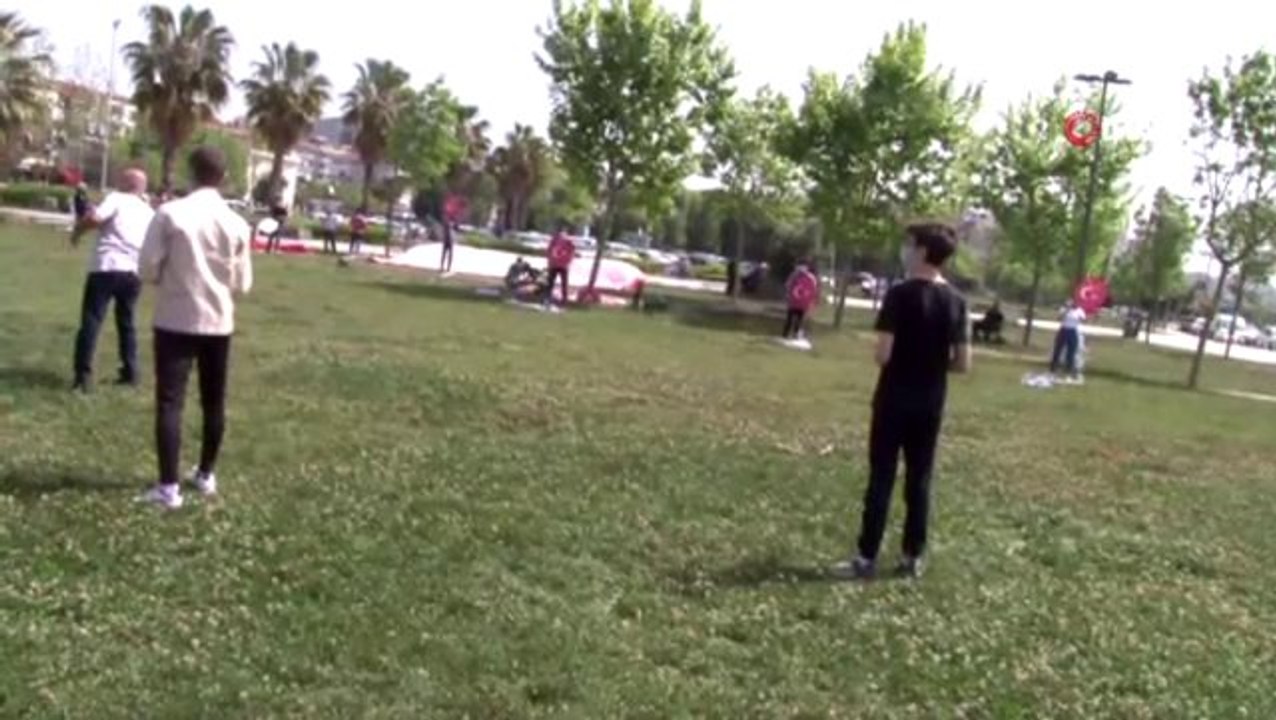 İstanbul'da 15-20 yaş arası gençler sokakla buluştu