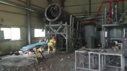 함안 공장에서 LPG로 유리섬유 녹이다 폭발...4명 사상 / YTN