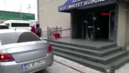 İSTANBUL-SULTANGAZİ'DE 135 BİN LİRALIK YÜZÜK TABLASINI ÇALAN ŞÜPHELİ YAKALANDI