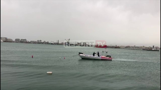Report TV - Peshkatarët gjejnë trupin e pajetë një gruaje pranë Currilave në Durrës
