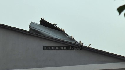 Shkatërrohen çatitë e shtëpive, dëmtohen disa makina dhe thyhen pemët/ Stuhia e fortë godet Dibrën