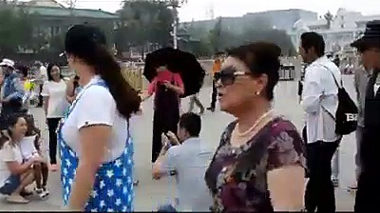 Voici un endroit en Asie (Pekin, Chine) où il n'ont jamais vu de noirsCrédits: Bantou Voyageurswww.henriti-voyage.com