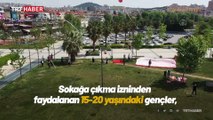Pendik'te 19 Mayıs, dev Türk bayrağı desenli uçurtma uçurarak kutlandı
