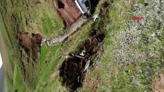 Ağrı'da hafif ticari araç, şarampole uçtu 6 yaralı