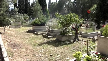 Mezarlıklara bayram temizliği